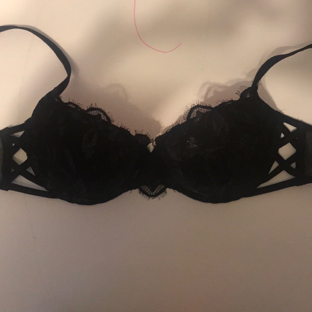 Pink bras - Picture 3 of 4